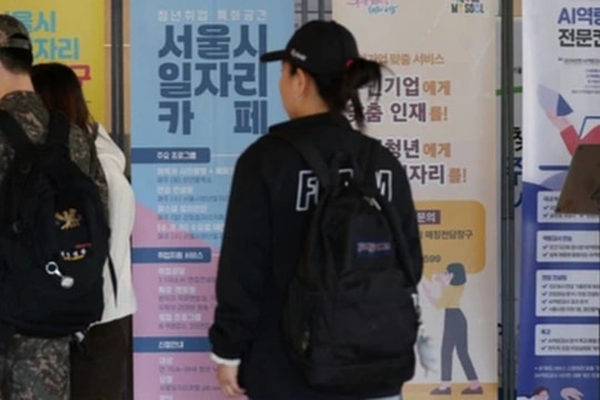 Nhân sự trẻ ngán việc văn phòng vì chuyện ép uống rượu