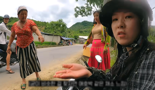 Ngã xe giữa cao nguyên đá, du khách Hàn xúc động vì nghĩa tình người bản địa