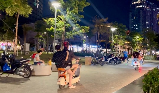 CLIP: Bất chấp rào chắn, xe máy vẫn ồ ạt chạy vào Công viên Bãi Sau, phường Vũng Tàu