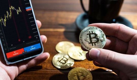 Giới đầu tư tiền số lo bị truy cứu hình sự khi giao dịch trên sàn nước ngoài