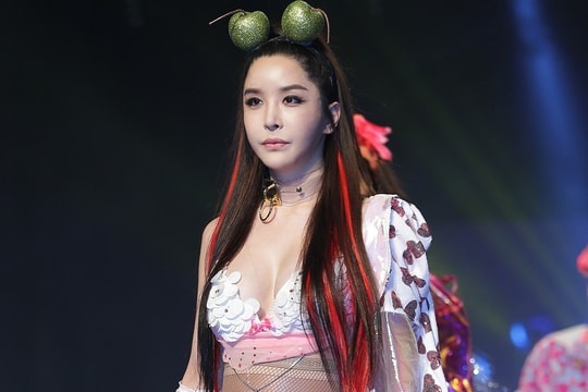 Sao chuyển giới Harisu bị quấy rối tình dục