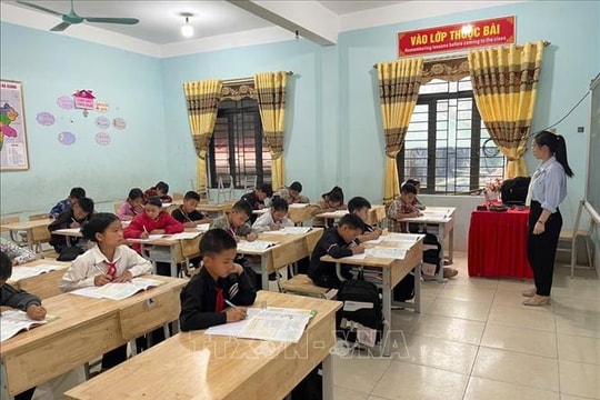 Hơn 300 học sinh ở Thàng Tín (Tuyên Quang) trở lại trường sau khi khắc phục hậu quả do lũ ống