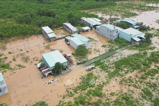Lũ sông Buông dâng cao, nhiều khu vực nhà dân ngập sâu