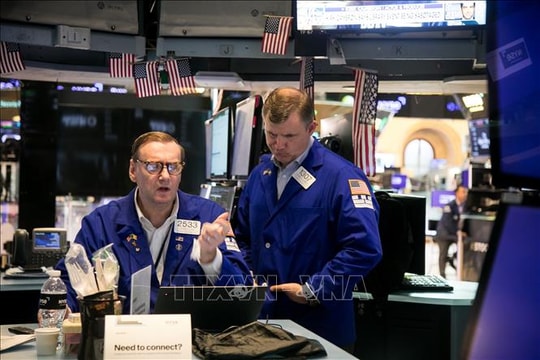 Chứng khoán Mỹ lập đỉnh mới với kỳ vọng Fed giảm lãi suất