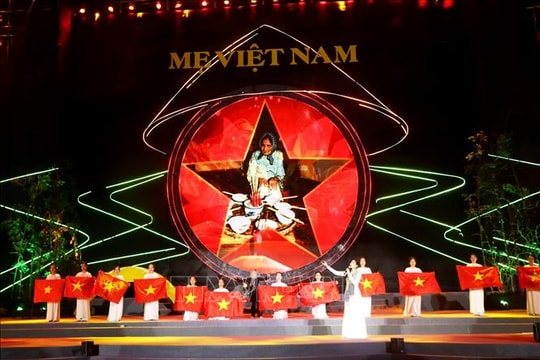 Xúc động Chương trình nghệ thuật ca ngợi mẹ Việt Nam anh hùng