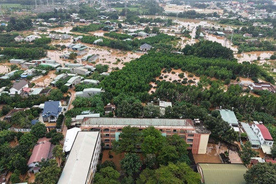 Đồng Nai: Khoảng 1.500 học sinh nghỉ học do nước sông dâng cao gây ngập sâu