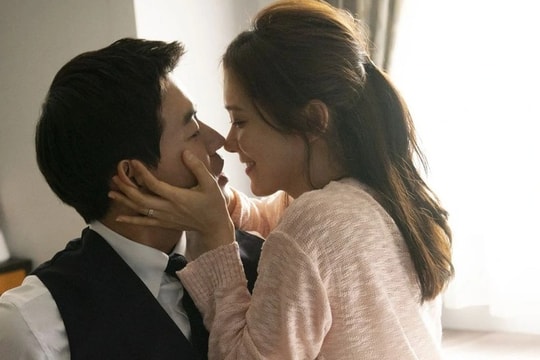 "Ông ăn chả, bà ăn nem", tôi ân hận khi suốt ngày chìm đắm bên trai trẻ