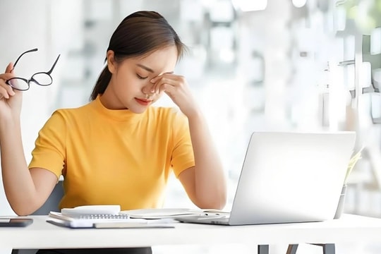 Người trẻ giả vờ đi làm dù đang thất nghiệp