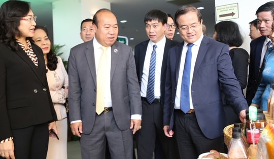 Đặt mục tiêu 20 tỉ USD kim ngạch thương mại song phương Việt Nam - Campuchia