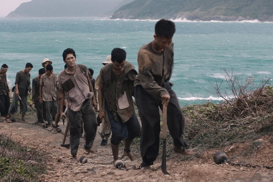 Cảnh phim tái hiện tù nhân Côn Đảo gây sốt mạng xã hội, hút triệu views