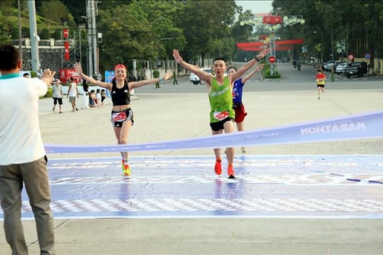 Gần 1.000 vận động viên tham gia Giải chạy Marathon Tuyên Quang 2025