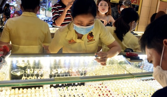 Giá vàng hôm nay 14-9: Người mua vàng ở vùng đỉnh 143,5 triệu đồng/lượng lỗ nặng