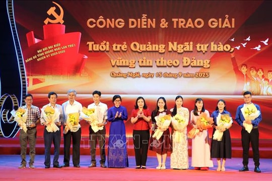 Trao giải Cuộc thi video clip tuyên truyền về Đại hội Đảng
