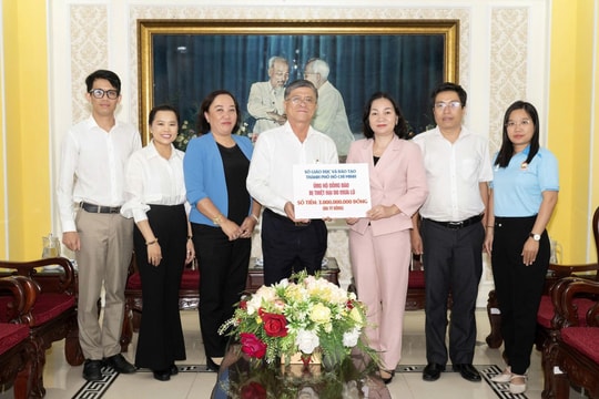 Không nhận hoa ngày khai giảng, ngành giáo dục TP Hồ Chí Minh quyên góp hơn 17 tỷ đồng giúp đồng bào bị bão, lũ