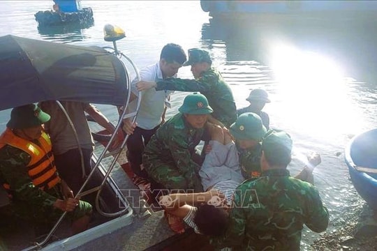 Nghệ An: Kịp thời cứu một ngư dân bị tai nạn lao động trên biển