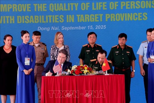 Việt Nam - Hoa Kỳ nỗ lực làm sạch ô nhiễm dioxin, cải thiện cuộc sống người khuyết tật
