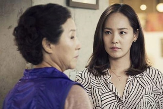 Đánh bầm dập con trai của chồng, 20 năm sau mẹ tôi nhận cái kết "xứng đáng"