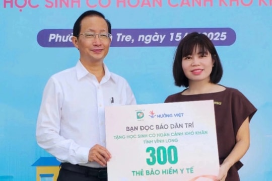 "Thẻ BHYT là món quà thiết thực của bạn đọc báo Dân trí dành cho học sinh"