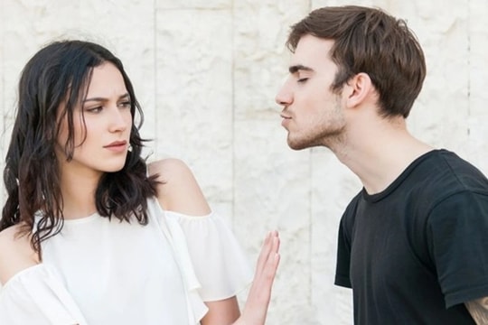 Sau nửa năm hẹn hò, tôi sốc khi tình yêu hóa ra là những cú chuyển khoản