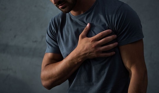 Người đàn ông qua đời chỉ vài phút sau khi xin sếp nghỉ ốm