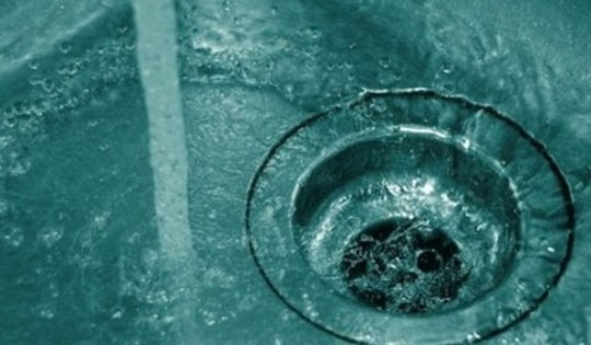 Phát hiện thi thể nam giới đang phân huỷ trong bồn nước chung cư