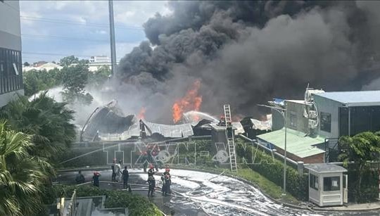 Tìm thấy thi thể một nạn nhân vụ cháy nhà xưởng ở TP Hồ Chí Minh