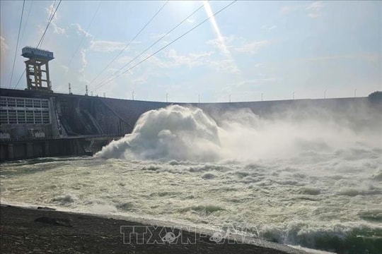 20 giờ ngày 16/9, đóng 2 cửa xả mặt hồ thủy điện Thác Bà
