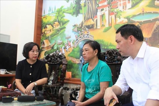 Thăm hỏi, hỗ trợ gia đình nạn nhân vụ cháy làm 4 người tử vong