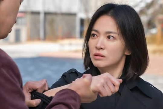 Một người phụ nữ xa lạ qua đời, cuộc sống của tôi bỗng dưng khốn khổ