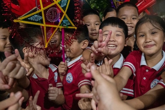 Trung thu tới sớm với 230 em nhỏ vùng cao dưới ánh đèn ông sao lung linh