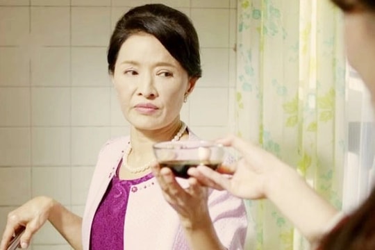 Ngày đầu làm dâu, tôi nấu cả bàn tiệc nhưng mẹ chồng lại nôn thốc nôn tháo