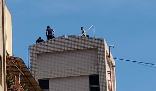 Nước có mùi hôi, phát hiện cảnh đáng sợ trong bể nước chung cư