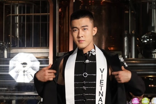 Hình ảnh bị chê phản cảm của Công Vinh