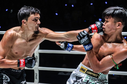 Cao thủ 12 lần vô địch Nga đấm cực nhanh khiến võ sĩ muay Thái ngã gục