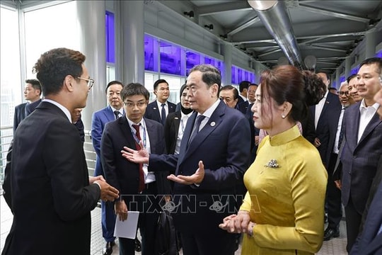 Chủ tịch Quốc hội Trần Thanh Mẫn thăm, làm việc với lãnh đạo Tập đoàn Dầu khí Quốc gia Malaysia