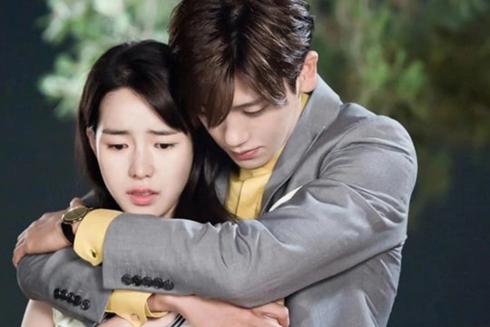 Bắt quả tang chồng đi "tay vịn", tôi sốc nặng với lời bao biện của anh