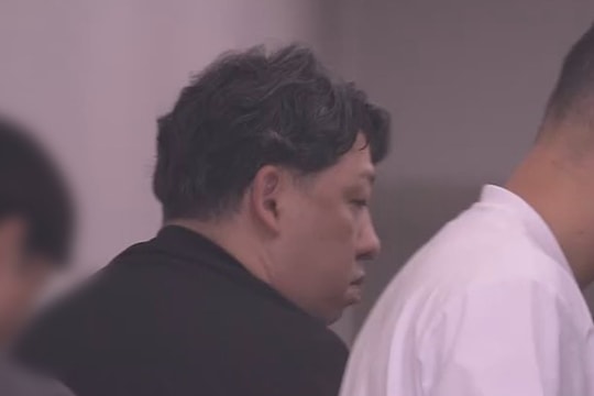 Nữ ca sĩ Nhật bị CEO xâm hại, quay lén từ 15 tuổi