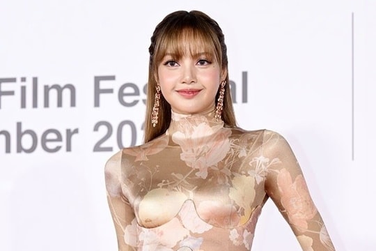 Lisa lấn át dàn mỹ nhân