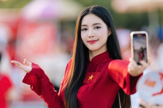 Á hậu Châu Anh được thăng quân hàm Trung úy