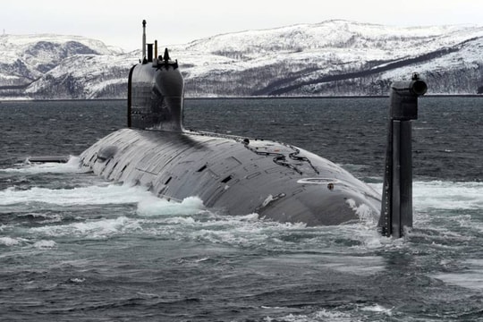 Tàu ngầm Yasen-M phô diễn hỏa lực giữa Bắc Cực