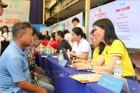 Đảm bảo việc làm, môi trường làm việc bình đẳng cho người khuyết tật