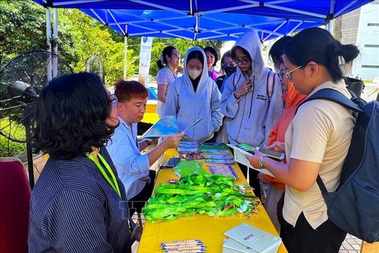 “Chuyến xe hướng nghiệp Đức” mang nhiều cơ hội du học, việc làm đến Cần Thơ