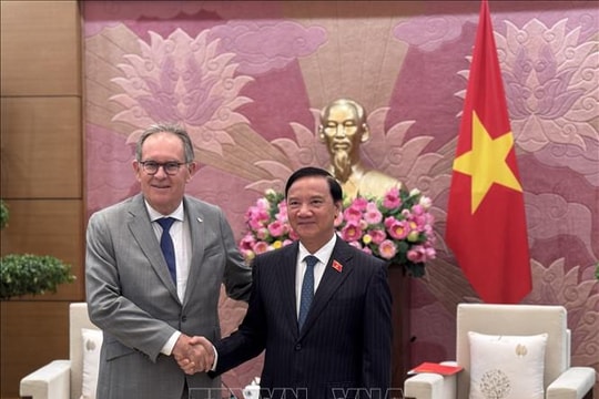 Phó Chủ tịch Quốc hội Nguyễn Khắc Định tiếp Đoàn Nhóm Nghị sĩ hữu nghị Pháp - Việt Nam