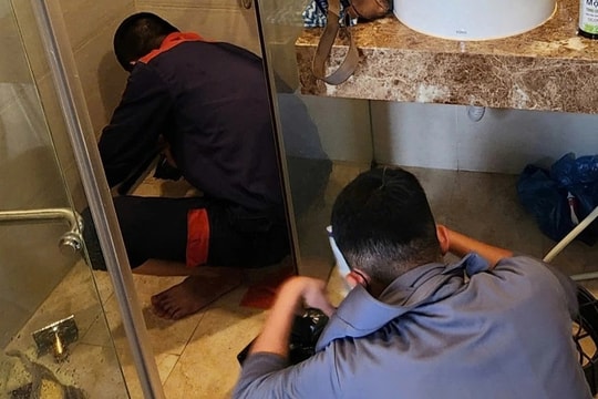 Thợ thông cống bất lực khi khách hàng bị “móc túi” gần chục triệu đồng