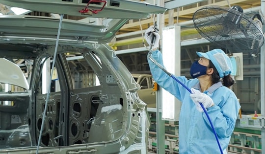 Tiêu thụ ô tô tiến gần mốc 1 triệu xe, nội địa hóa "ì ạch" 10%