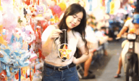 Phố lồng đèn TP HCM rộn ràng trước rằm Trung thu