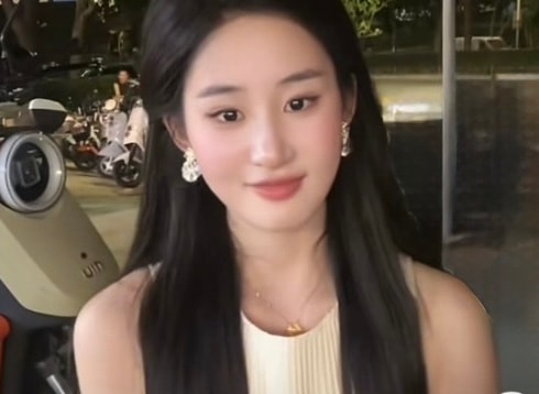 Cô gái gây sốt vì giống hệt Lưu Diệc Phi