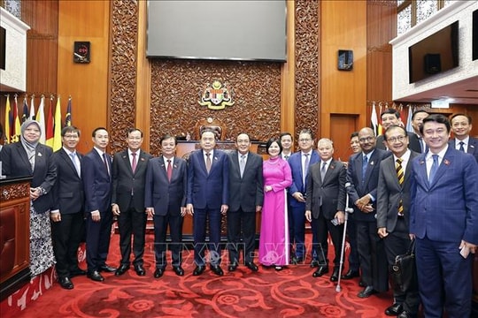 Chủ tịch Quốc hội Trần Thanh Mẫn thăm Trụ sở Thượng viện và Hạ viện Malaysia