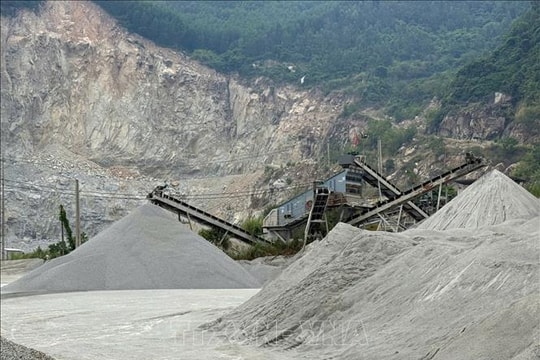 Tìm hiểu nhiều sai phạm tại mỏ đá Vạn Lý (Quảng Ngãi)