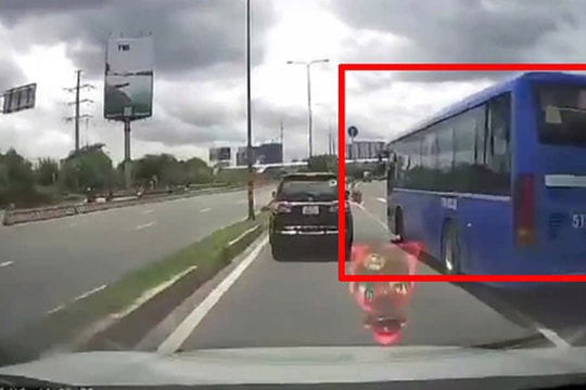TP Hồ Chí Minh: Xe buýt chuyển làn đột ngột suýt gây tai nạn, nhiều người thót tim